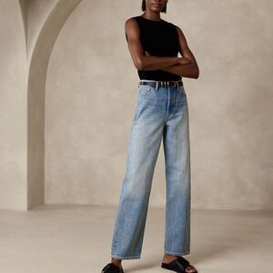 Banana Republic Mid Rise The Loose Jean Petite.